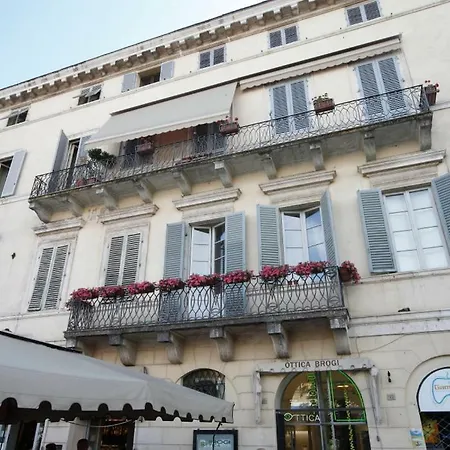 Residenza D'epoca Montanini Bed & Breakfast 3*