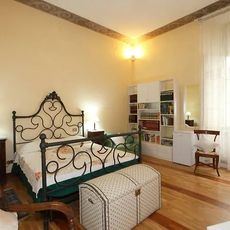 Bed & Breakfast Residenza D'epoca Montanini 3*